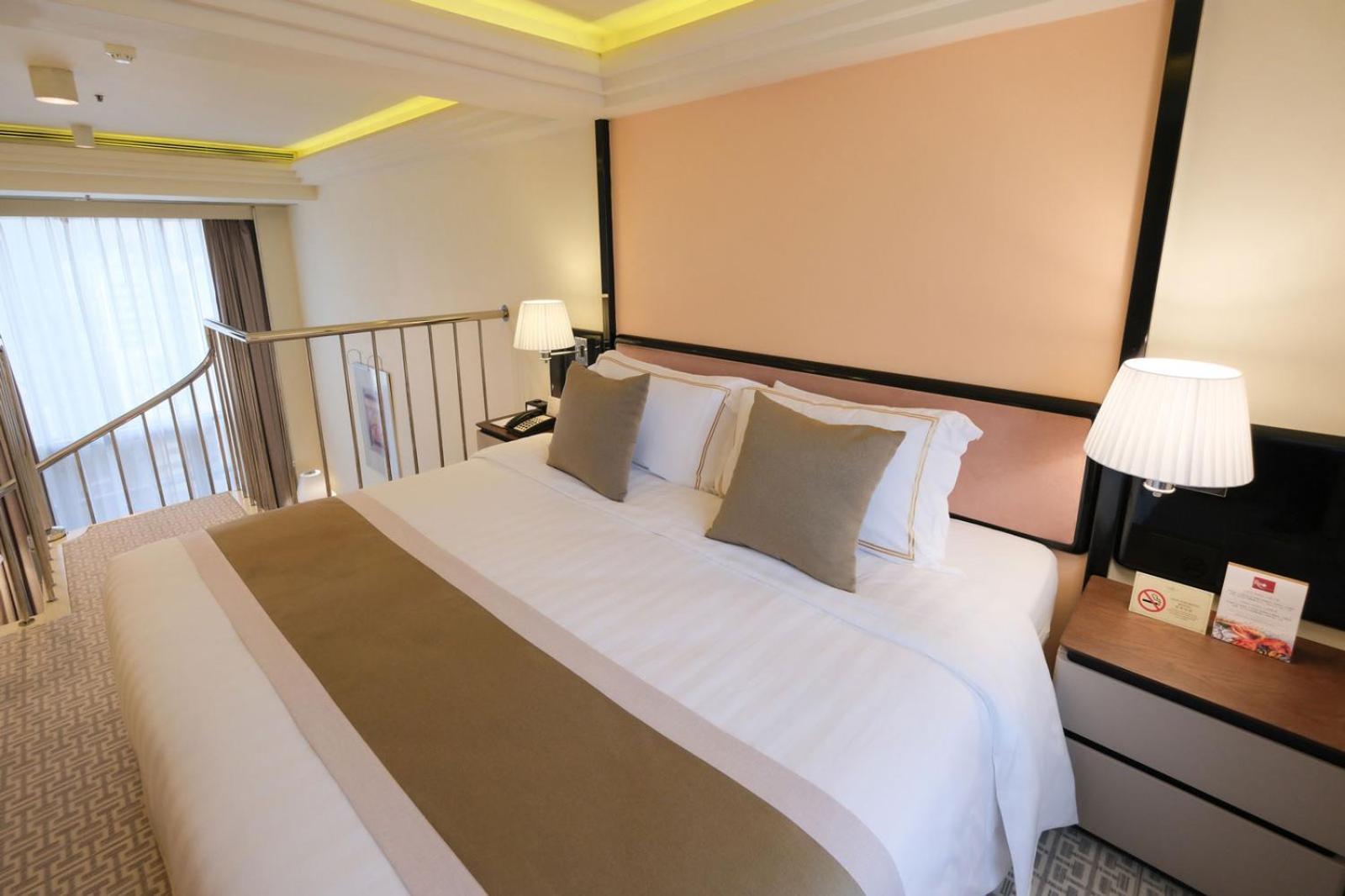 Duplex King Suite with Buffet Breakfast for 2 People (Nonsmoking)